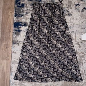 UO Rowan MIDI Satin Skirt